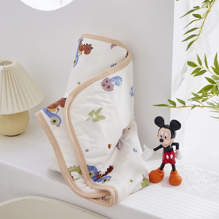 91家纺网 家纺一手货源 找家纺 丝涟家居 2025新款A类卡通小清新双面印花凉感丝夏被恐龙乐园