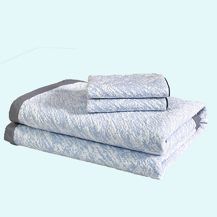 91家纺网 家纺一手货源 找家纺 锦罗绣 2025春夏新款PE中分子凉感提花软凉席席子 流金岁月-蓝 床单款