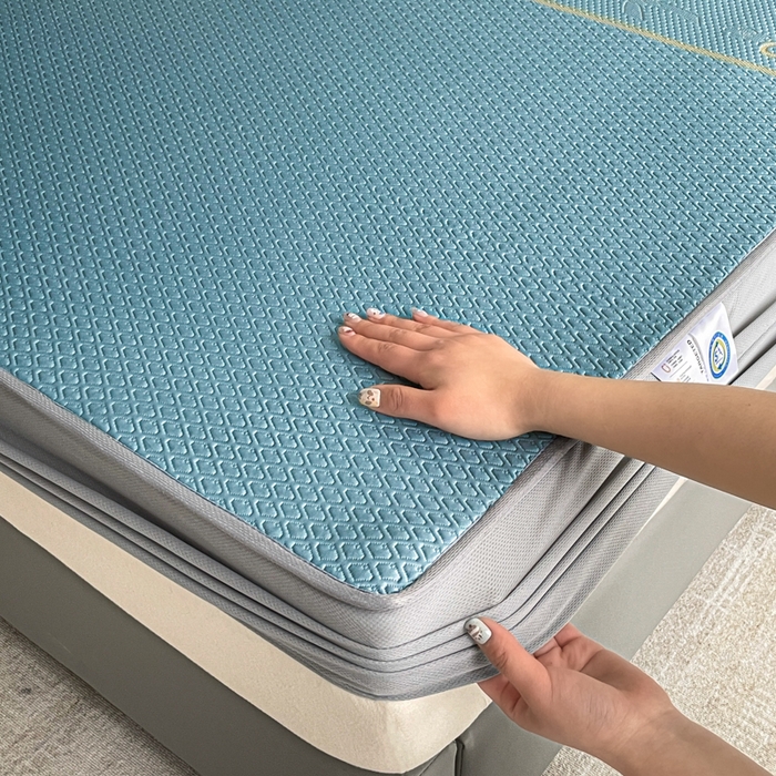 91家纺网 家纺一手货源 找家纺 2025新款提花冰豆豆凉席床笠床席三件套幸运草系列 幸运草-蓝