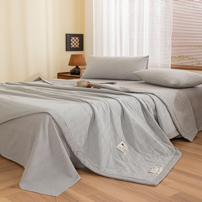 91家纺网 家纺一手货源 找家纺 鑫棉坊 2025新款全棉色织水洗棉A类棉花夏被可机洗空调被四件套床单枕套 浅灰谧境