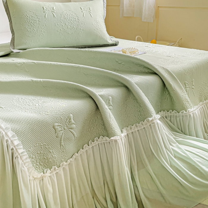 91家纺网 家纺一手货源 找家纺 富馨莱 2025春夏新款公主仙女风480克PE凉感凉豆豆床裙凉席三件套 蝴蝶结-绿床裙款