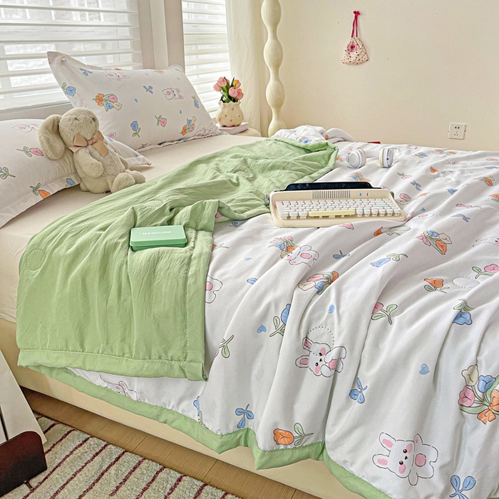 91家纺网 家纺一手货源 找家纺 富艺隆 2025新款水洗棉双层纱夏被 花园小兔