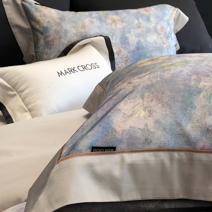 91家纺网 家纺一手货源 找家纺 佳汐蓝2025新款典雅诗意花卉全棉印花四件套券后不低于438/458元 时光之恋-柔雾蓝