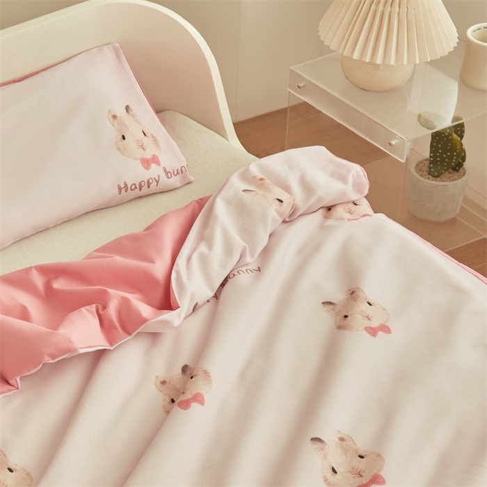 91家纺网 家纺一手货源 找家纺 艾佳宝贝 2025A类儿童全棉多功能单被套可拆式夏被四季被子 乖萌甜兔