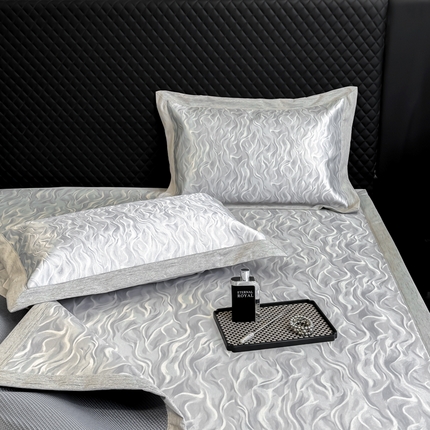 91家纺网 家纺一手货源 找家纺 （总）本希2025春夏新款可水洗冰丝席花漾数码印花法式系列,雨文平席,雨文床笠,依恋平席,依恋床笠,小机理平席,小机理床笠,曼莎平席,曼莎床笠,曼秋-灰平席,曼秋-灰床笠,曼秋-粉平席,曼秋-粉床笠,渐变纹平席,渐变纹床笠,爱恋平席,爱恋床笠,艾薇平席,艾薇床笠