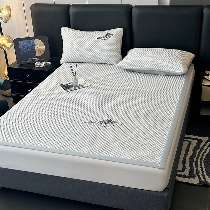 91家纺网 家纺一手货源 找家纺 澳梵家居 2025新款PE中分子A类凉感豆豆刺绣软凉席 冰川-浅灰