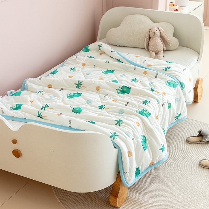 91家纺网 家纺一手货源 找家纺 艾佳宝贝 2025春夏新款A类凉感丝儿童糖果抗菌夏被 hello 恐龙