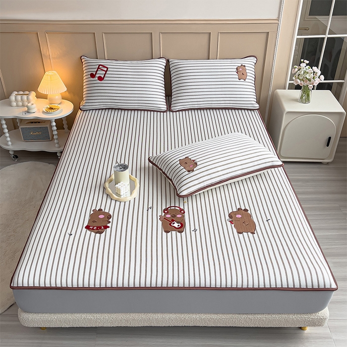 91家纺网 家纺一手货源 找家纺 炫拼  2025新款A类凉豆豆提花条纹卡通刺绣床笠席三件套 元气卡皮