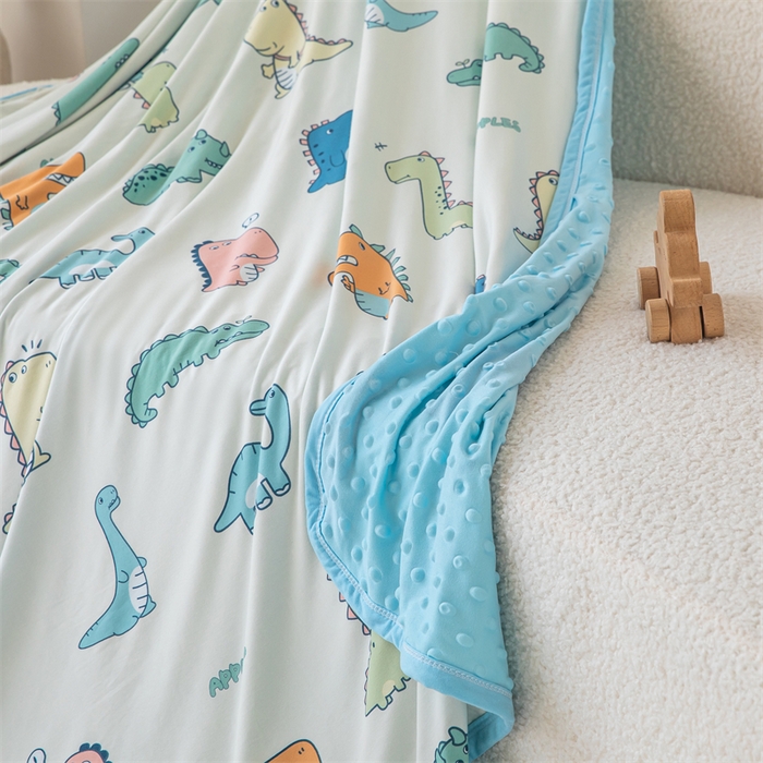 91家纺网 家纺一手货源 找家纺 艾佳宝贝 2025新款A类针织豆豆儿童多功能宿舍午睡安抚盖毯 恐龙世界-盖毯