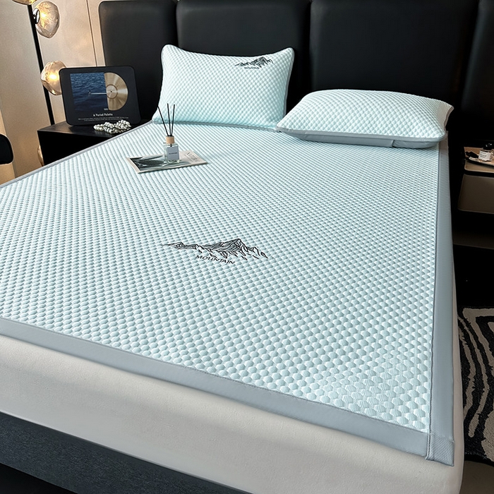 91家纺网 家纺一手货源 找家纺 澳梵家居 2025新款PE中分子A类凉感豆豆刺绣软凉席 冰川-水绿