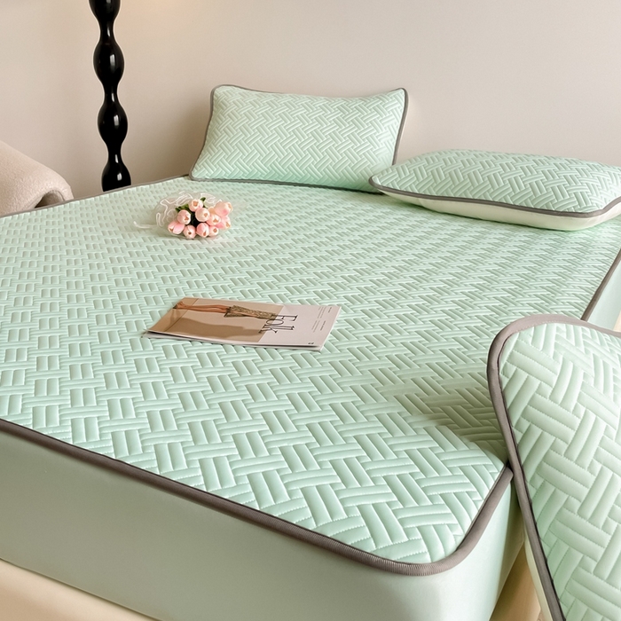 91家纺网 家纺一手货源 找家纺 2025新款加厚乳胶床笠款经典纯色夏被套件 饼干花-水绿