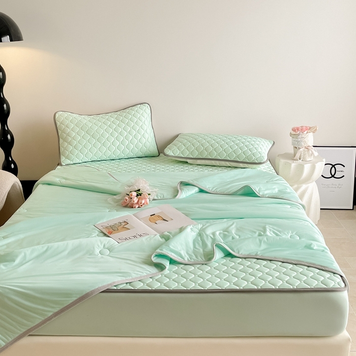91家纺网 家纺一手货源 找家纺 2025新款加厚乳胶床笠款经典纯色夏被套件 方格-水绿