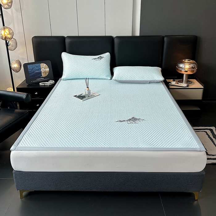 91家纺网 家纺一手货源 找家纺 澳梵家居 2025新款PE中分子A类凉感豆豆刺绣软凉席 冰川-水绿