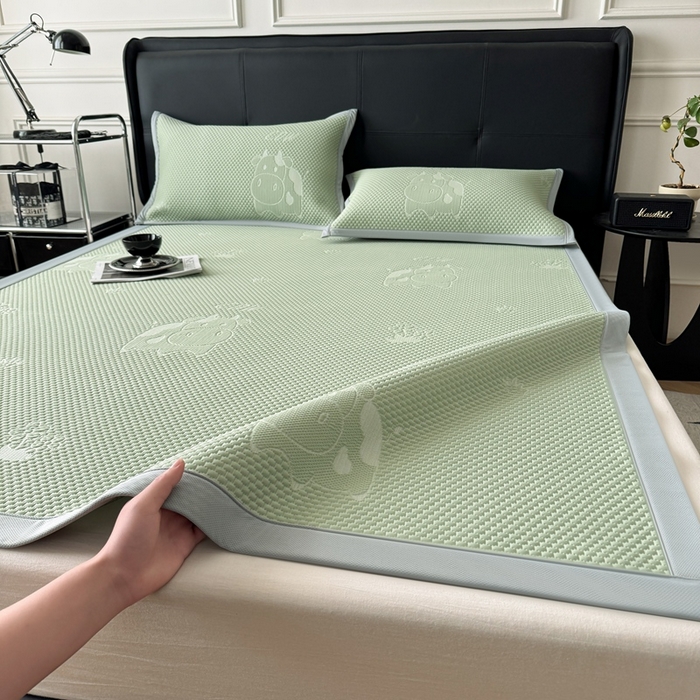 91家纺网 家纺一手货源 找家纺 卡罗兰 2025新款PE提花冰丝凉席凉豆豆床单床笠款凉席-奶牛款 绿色