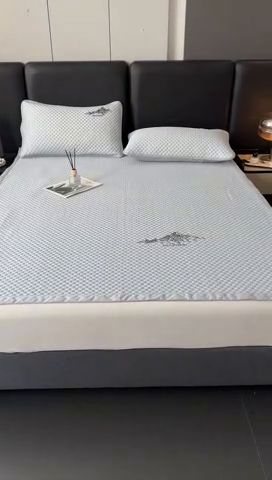 91家纺网 家纺一手货源 找家纺 澳梵家居 2025新款PE中分子A类凉感豆豆刺绣软凉席 冰川-浅灰