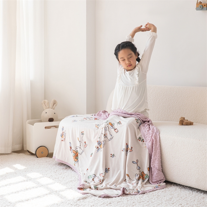 91家纺网 家纺一手货源 找家纺 艾佳宝贝 2025新款A类针织豆豆儿童多功能宿舍午睡安抚盖毯 兔兔的生日-盖毯
