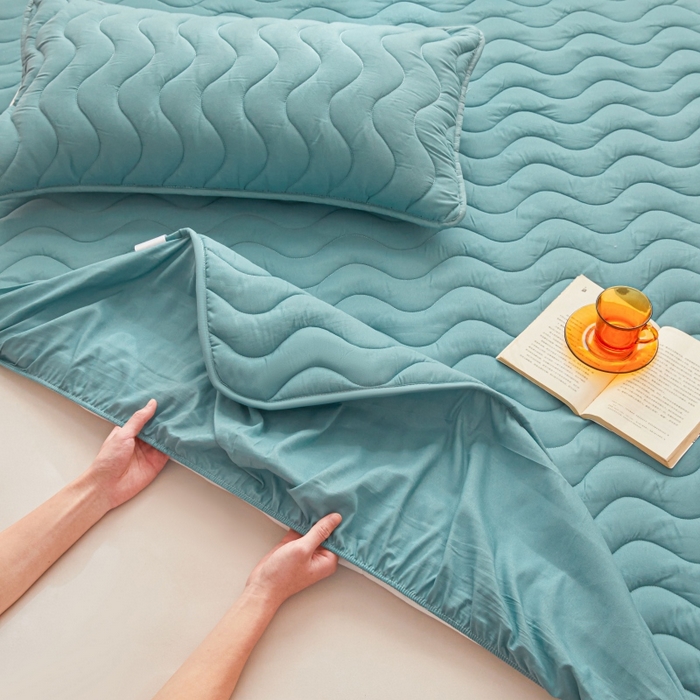 91家纺网 家纺一手货源 找家纺 初心家纺 2025新款原棉防水夹棉窗帘床护罩单件席梦思保护套防水床罩 蓝