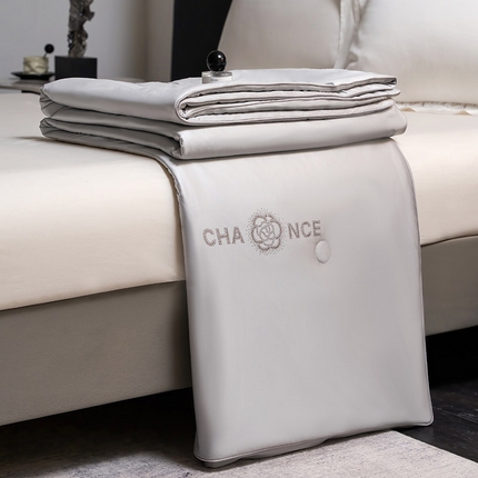 91家纺网 家纺一手货源 找家纺 （总）鸣升家纺 2025新款新款A类冰蓝丝凉感夏被填充蚕蛹蛋白夏凉被空调被