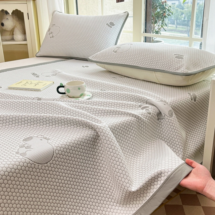 91家纺网 家纺一手货源 找家纺 卡伦2025新款冰丝豆豆凉席床席系列 卡皮巴拉-灰