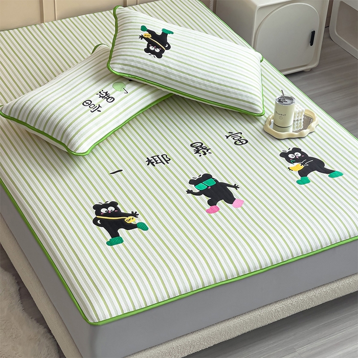 91家纺网 家纺一手货源 找家纺 炫拼  2025新款A类凉豆豆提花条纹卡通刺绣床笠席三件套 暴富熊