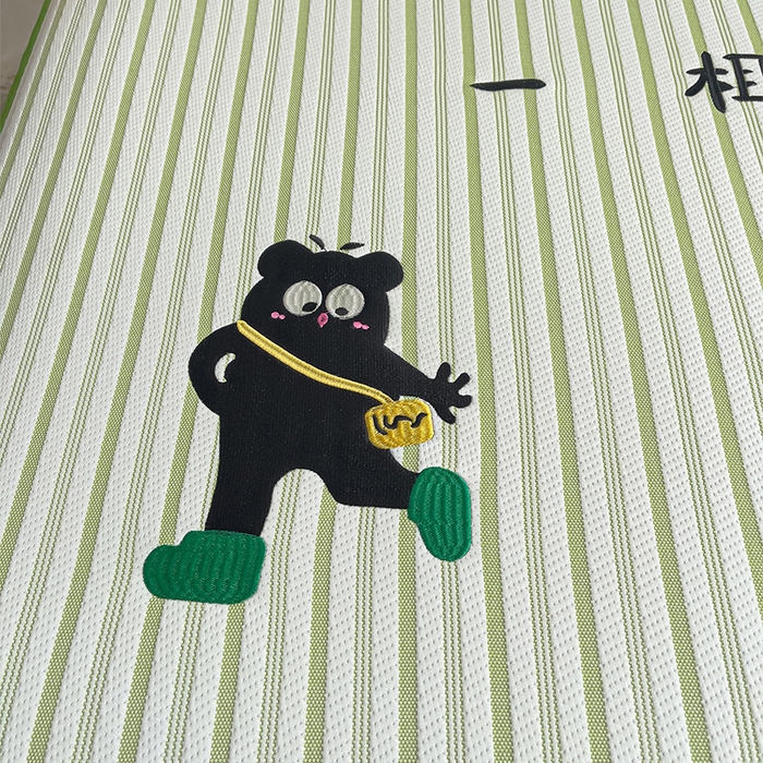 91家纺网 家纺一手货源 找家纺 炫拼  2025新款A类凉豆豆提花条纹卡通刺绣床笠席三件套 暴富熊