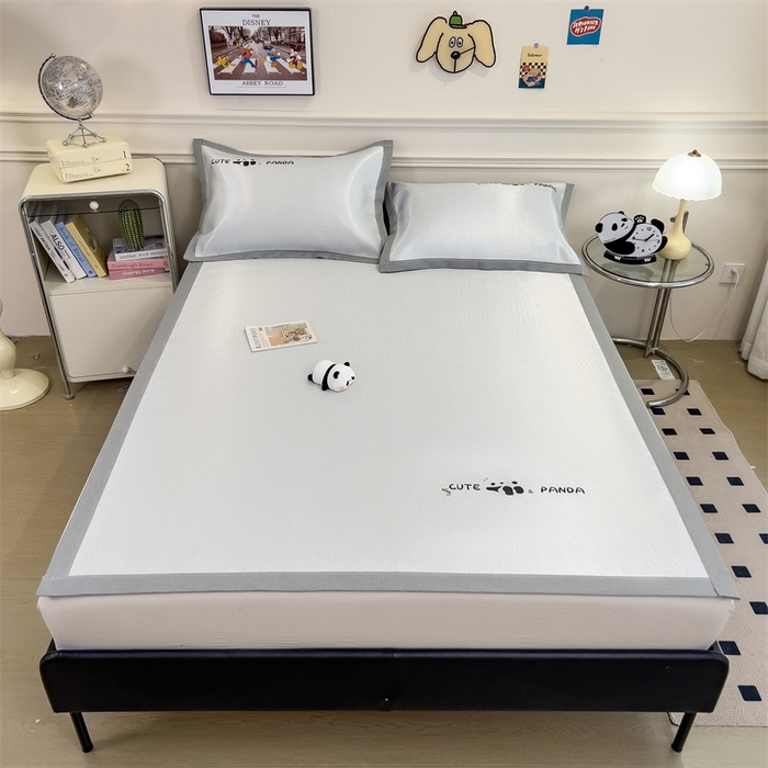 91家纺网 家纺一手货源 找家纺 星座家纺 2025新款600D熊猫烫画冰丝凉席三件套 清凉浅灰