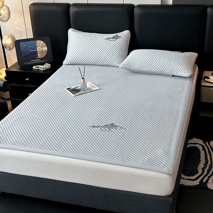 91家纺网 家纺一手货源 找家纺 澳梵家居 2025新款PE中分子A类凉感豆豆刺绣软凉席 冰川-深灰