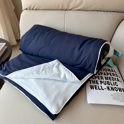 91家纺网 家纺一手货源 找家纺 兜米 2025夏季玻尿酸凉感冰皮被夏凉被空调被 深蓝拼浅蓝