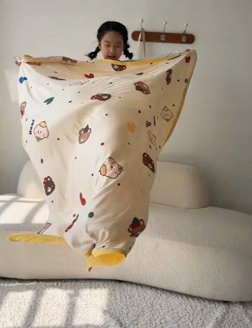 91家纺网 家纺一手货源 找家纺 艾佳宝贝 2025新款A类针织豆豆儿童多功能宿舍午睡安抚盖毯 爱心波点熊-盖毯