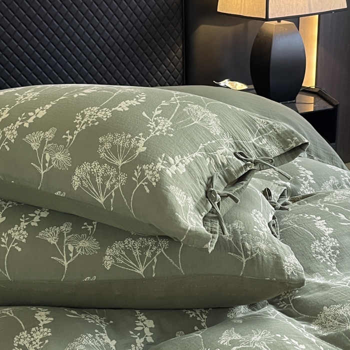 91家纺网 家纺一手货源 找家纺 鲁爱家纺供货 2025新款全棉色织双层纱系带款四件套 云影-绿