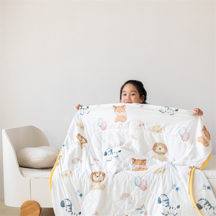 91家纺网 家纺一手货源 找家纺 艾佳宝贝 2025春夏新款A类凉感丝儿童糖果抗菌夏被 萌趣动物园