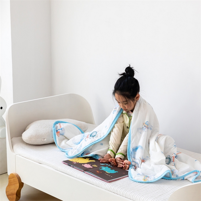 91家纺网 家纺一手货源 找家纺 艾佳宝贝 2025春夏新款A类凉感丝儿童糖果抗菌夏被 航天员