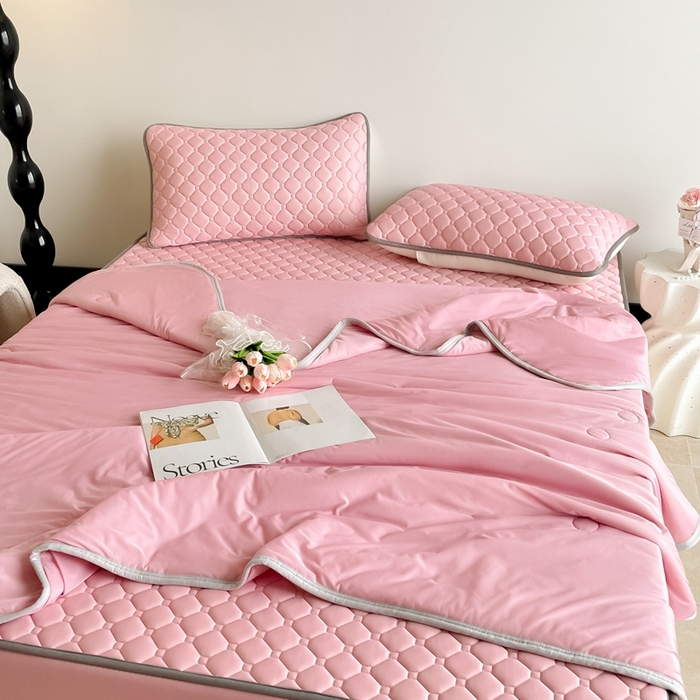 91家纺网 家纺一手货源 找家纺 2025新款加厚乳胶床笠款经典纯色夏被套件 方格-豆粉