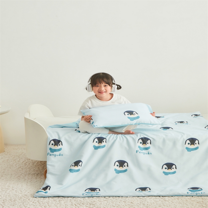 91家纺网 家纺一手货源 找家纺 艾佳宝贝 2025A类儿童全棉多功能单被套可拆式夏被四季被子 乖萌小企鹅