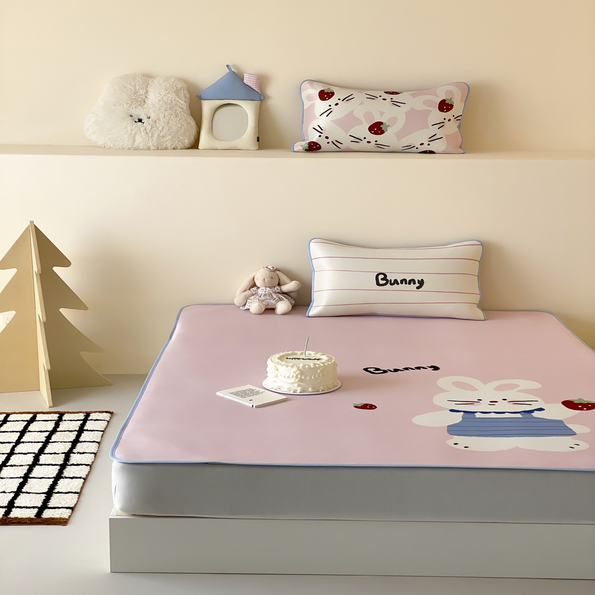 91家纺网 家纺一手货源 找家纺 三味舒屋 2025新款小可爱系列大版印花冰藤凉席 邦尼兔-床席款