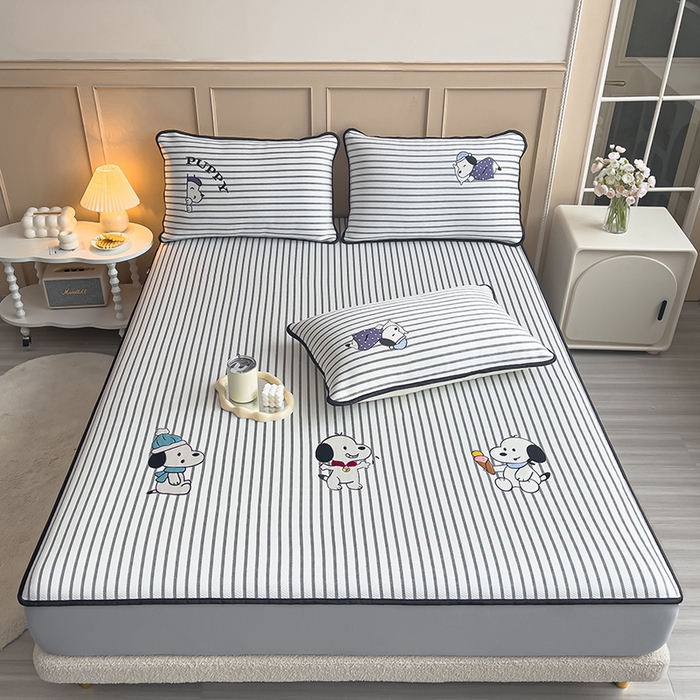 91家纺网 家纺一手货源 找家纺 炫拼  2025新款A类凉豆豆提花条纹卡通刺绣床笠席三件套 冰淇淋狗