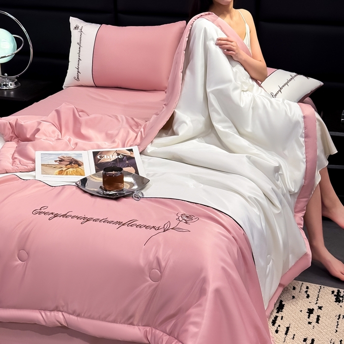 91家纺网 家纺一手货源 找家纺 卡罗兰 2025新款水洗真丝夏凉被空调被拼接款手工包边浪漫花语系列 浪漫花语-樱花粉