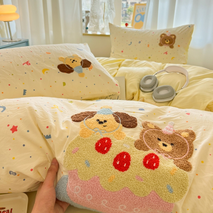 91家纺网 家纺一手货源 找家纺 （总）罗亿家纺 2025新款110g高克重云朵棉直播热款毛巾绣四件套(场景二）提供买家秀