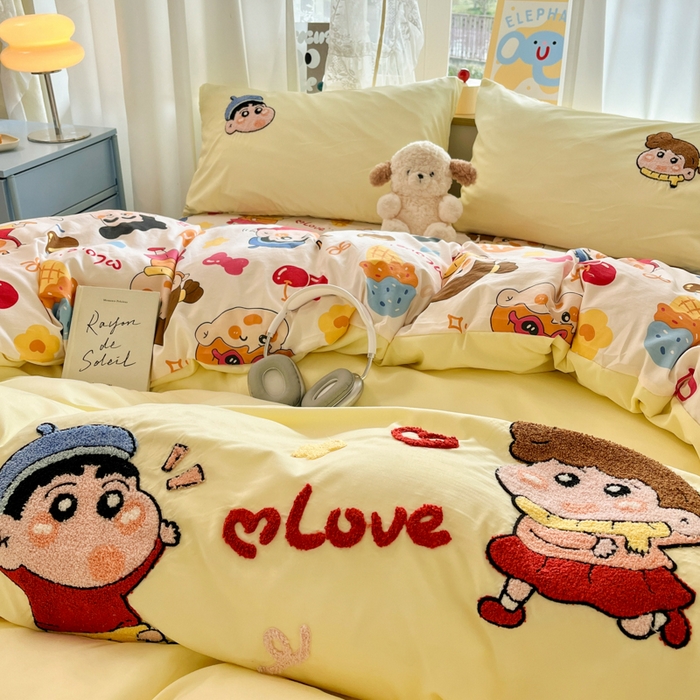 91家纺网 家纺一手货源 找家纺 罗亿家纺 2025新款110g高克重云朵棉直播热款毛巾绣四件套(场景二）提供买家秀 小新的爱情