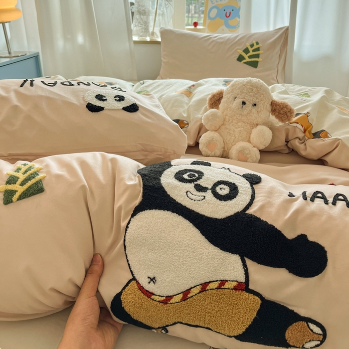 91家纺网 家纺一手货源 找家纺 罗亿家纺 2025新款110g高克重云朵棉直播热款毛巾绣四件套(场景二）提供买家秀 熊猫会功夫