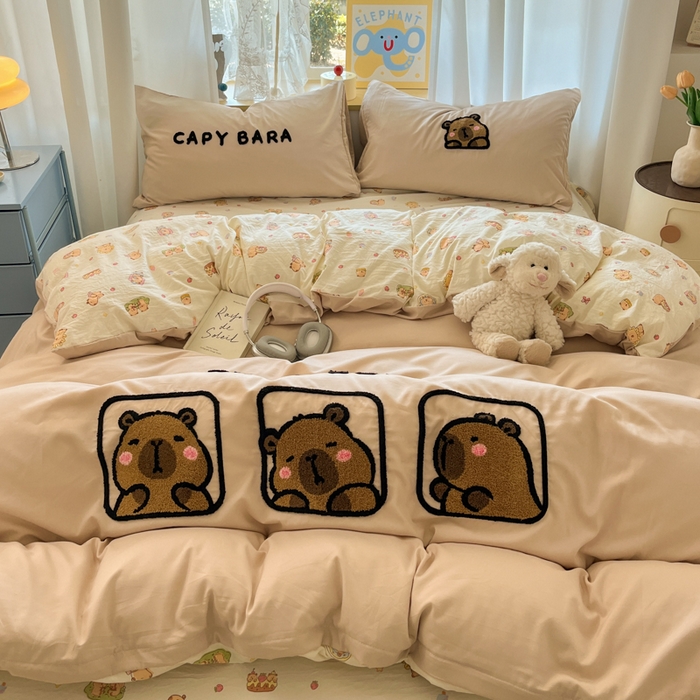 91家纺网 家纺一手货源 找家纺 罗亿家纺 2025新款110g高克重云朵棉直播热款毛巾绣四件套(场景二）提供买家秀 卡皮巴拉