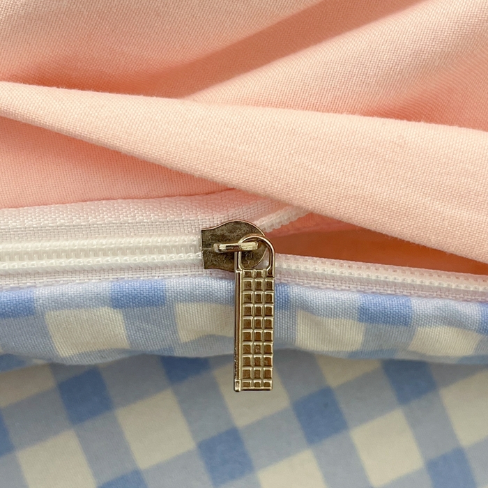 91家纺网 家纺一手货源 找家纺 罗亿家纺 2025新款110g高克重云朵棉直播热款毛巾绣四件套(场景二）提供买家秀 可爱小猫-粉