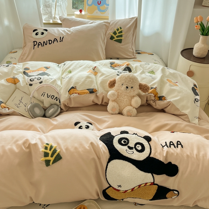 91家纺网 家纺一手货源 找家纺 罗亿家纺 2025新款110g高克重云朵棉直播热款毛巾绣四件套(场景二）提供买家秀 熊猫会功夫