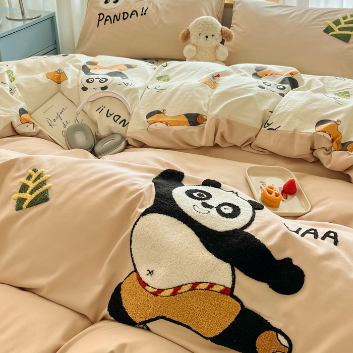 91家纺网 家纺一手货源 找家纺 罗亿家纺 2025新款110g高克重云朵棉直播热款毛巾绣四件套(场景二）提供买家秀 熊猫会功夫