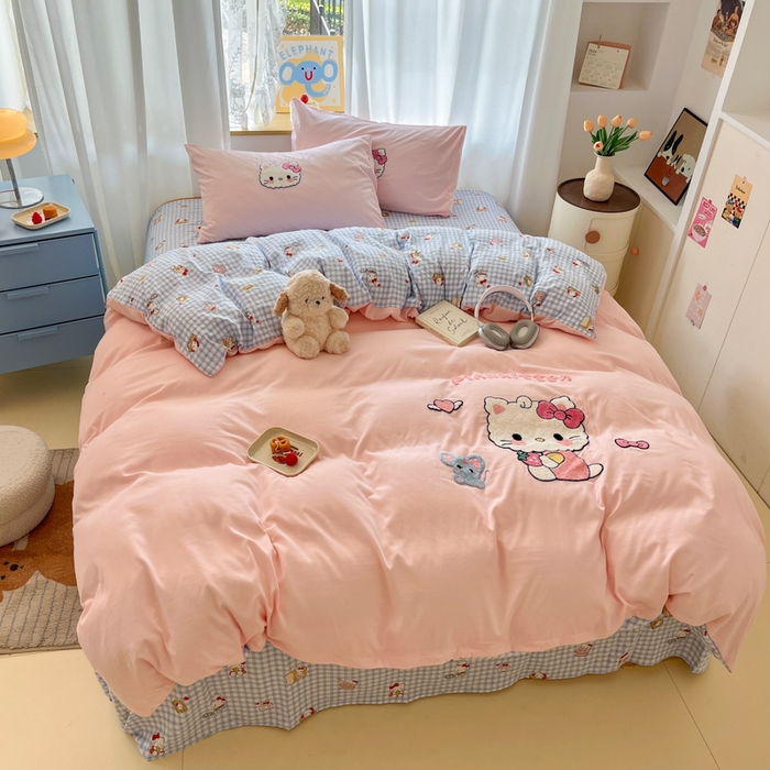 91家纺网 家纺一手货源 找家纺 罗亿家纺 2025新款110g高克重云朵棉直播热款毛巾绣四件套(场景二）提供买家秀 可爱小猫-粉