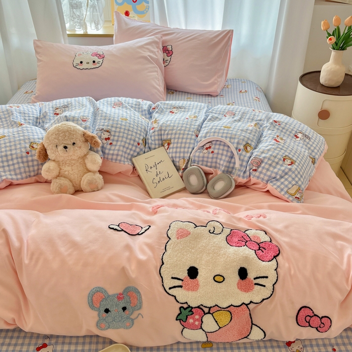 91家纺网 家纺一手货源 找家纺 罗亿家纺 2025新款110g高克重云朵棉直播热款毛巾绣四件套(场景二）提供买家秀 可爱小猫-粉