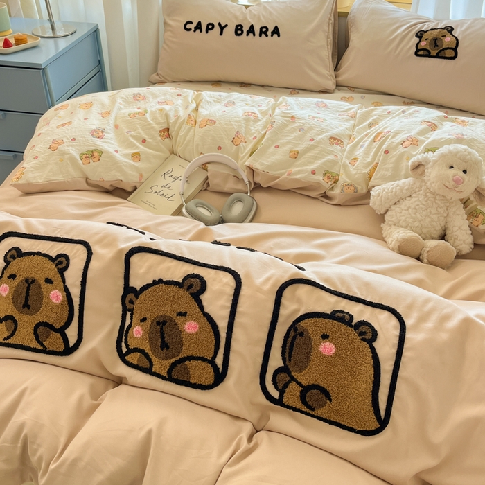 91家纺网 家纺一手货源 找家纺 罗亿家纺 2025新款110g高克重云朵棉直播热款毛巾绣四件套(场景二）提供买家秀 卡皮巴拉