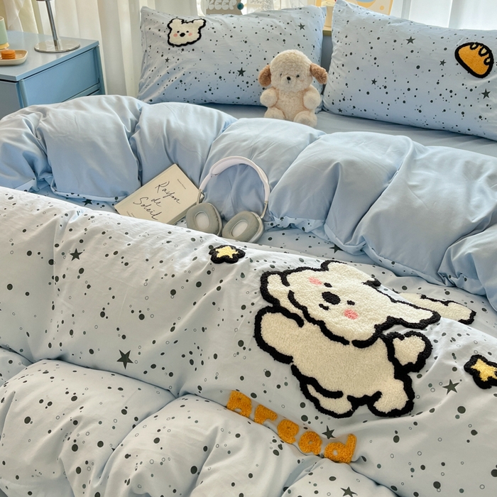 91家纺网 家纺一手货源 找家纺 罗亿家纺 2025新款110g高克重云朵棉直播热款毛巾绣四件套(场景二）提供买家秀 星空线条狗