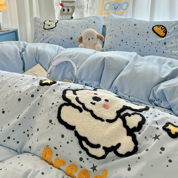 91家纺网 家纺一手货源 找家纺 罗亿家纺 2025新款110g高克重云朵棉直播热款毛巾绣四件套(场景二）提供买家秀 星空线条狗