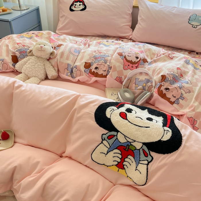 91家纺网 家纺一手货源 找家纺 罗亿家纺 2025新款110g高克重云朵棉直播热款毛巾绣四件套(场景二）提供买家秀 不二家公主